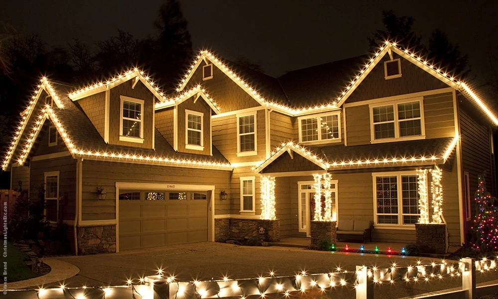 LED vs Traditional Bulbs: Which Roofline Christmas Lights Deliver Better Value?